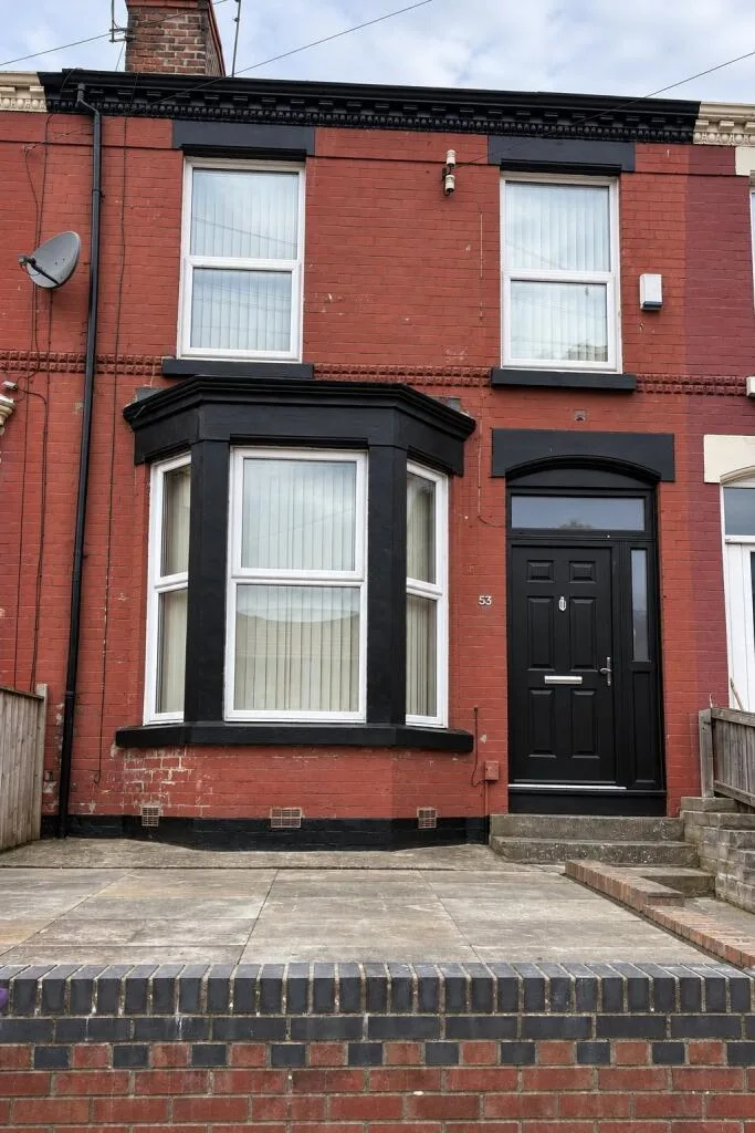 5 bedroom terraced house for rent