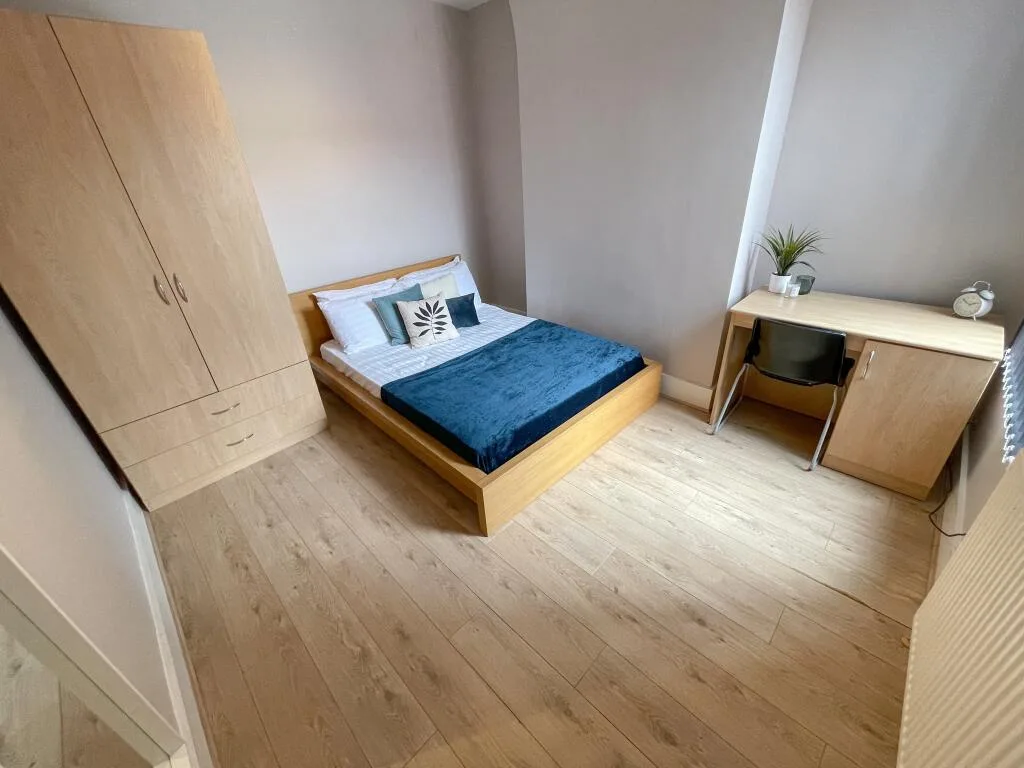 5 bedroom terraced house for rent