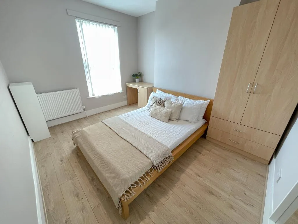 5 bedroom terraced house for rent