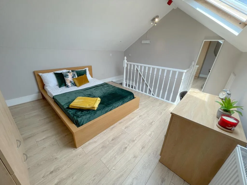 5 bedroom terraced house for rent