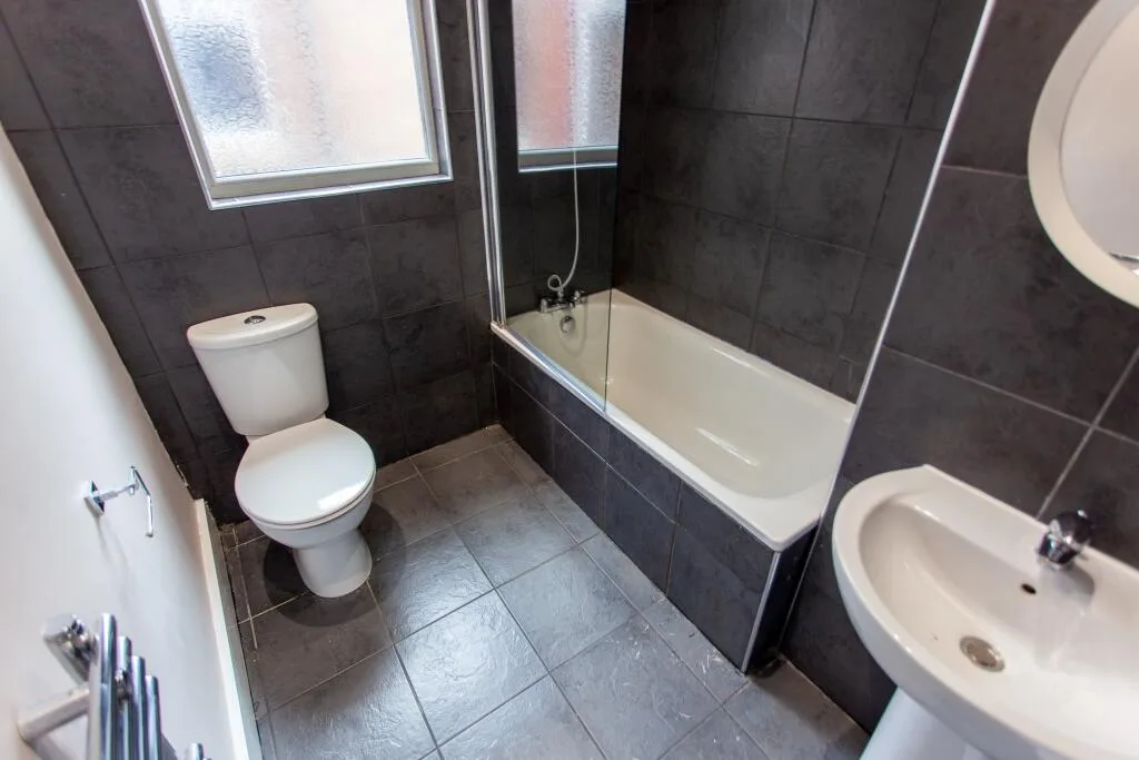 5 bedroom terraced house for rent