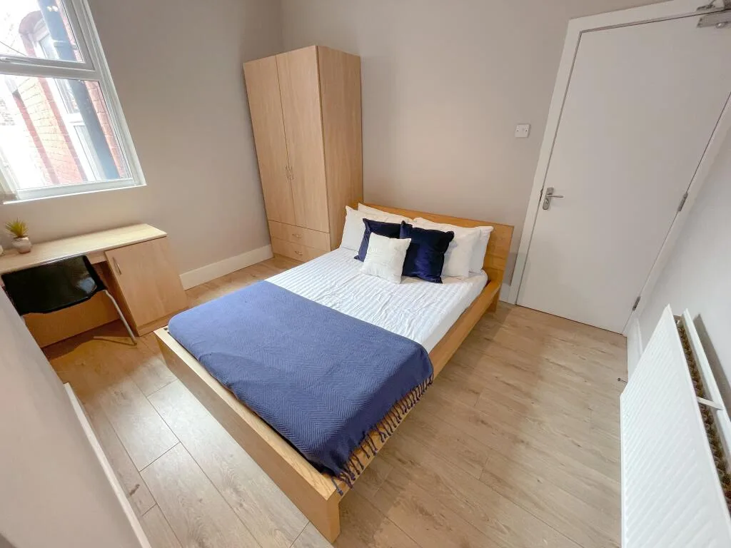 5 bedroom terraced house for rent