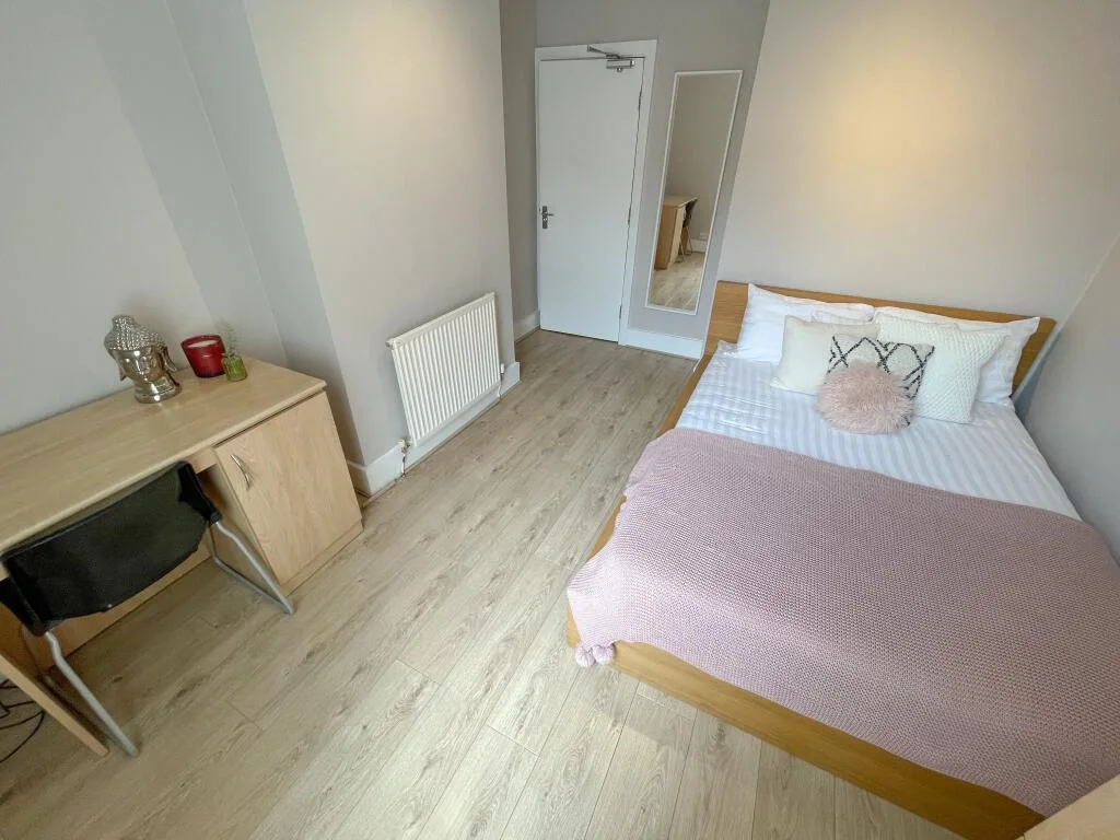 5 bedroom terraced house for rent