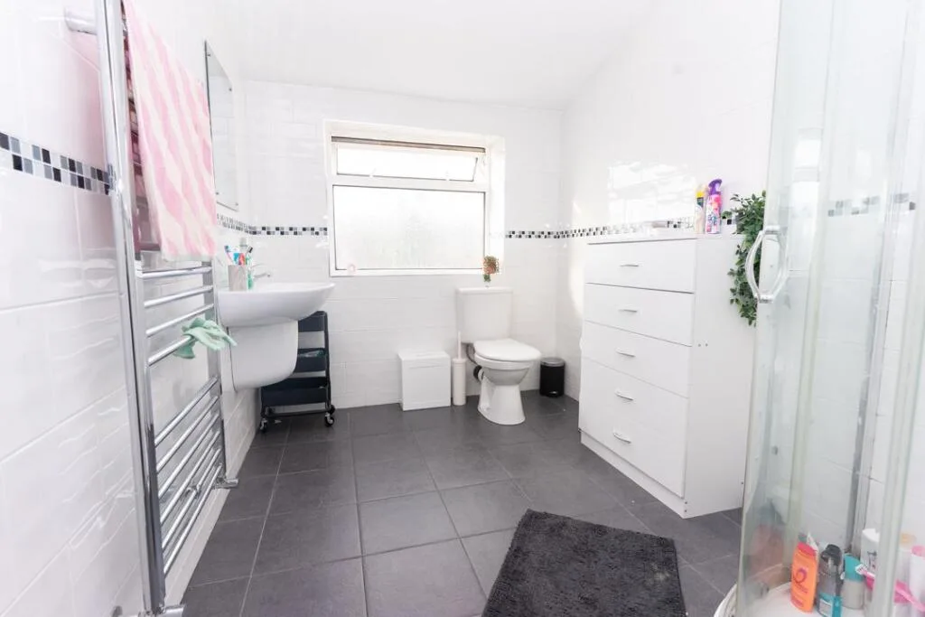 5 bedroom terraced house for rent