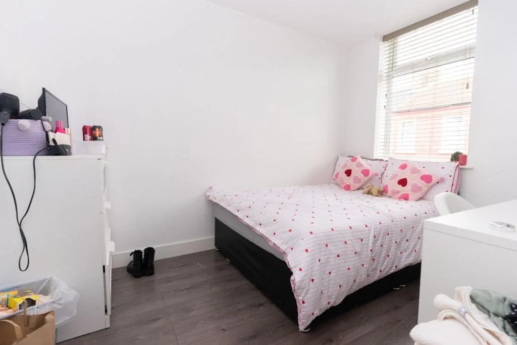 5 bedroom terraced house for rent
