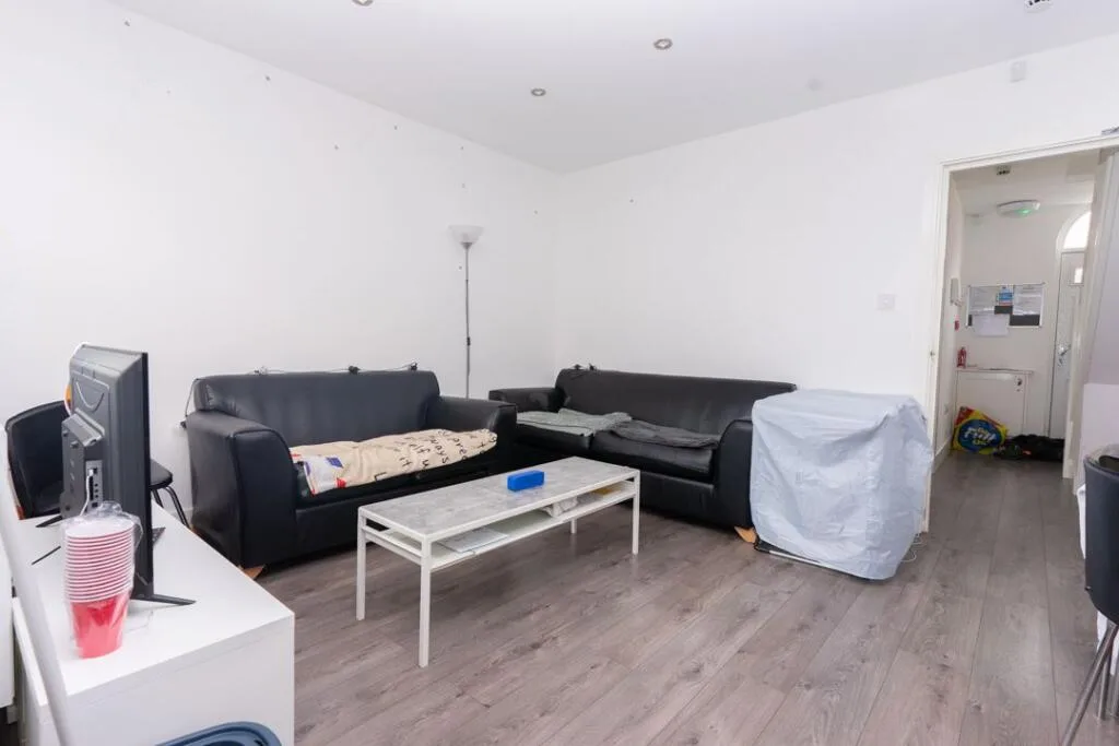 5 bedroom terraced house for rent