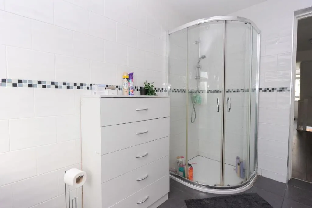 5 bedroom terraced house for rent