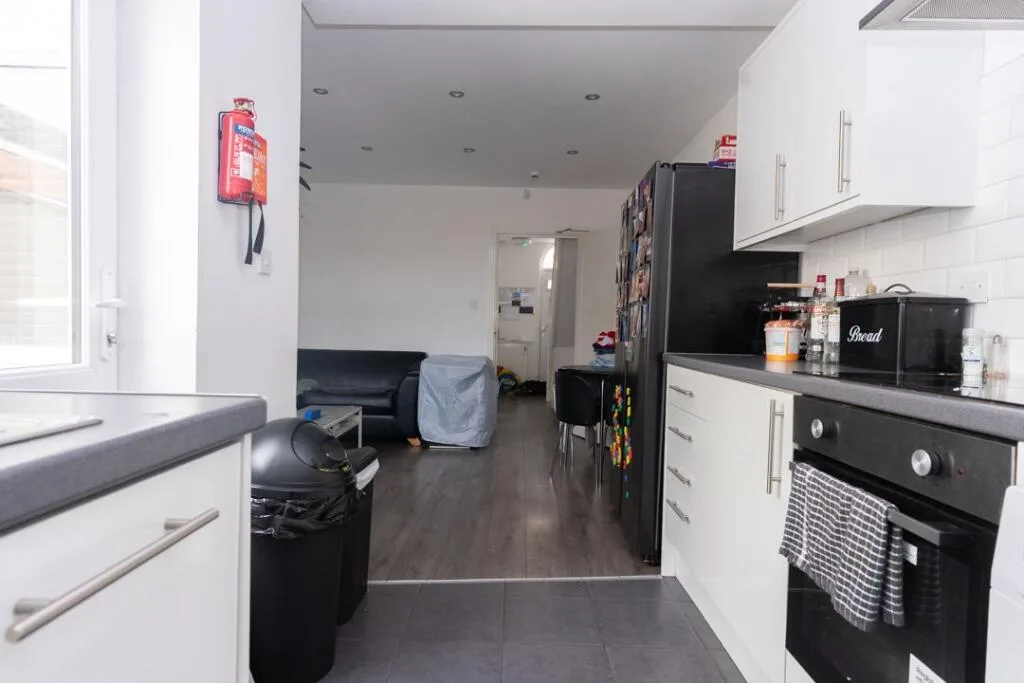 5 bedroom terraced house for rent