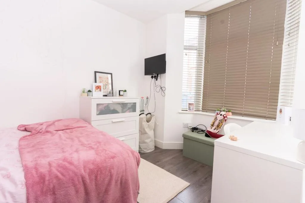 5 bedroom terraced house for rent