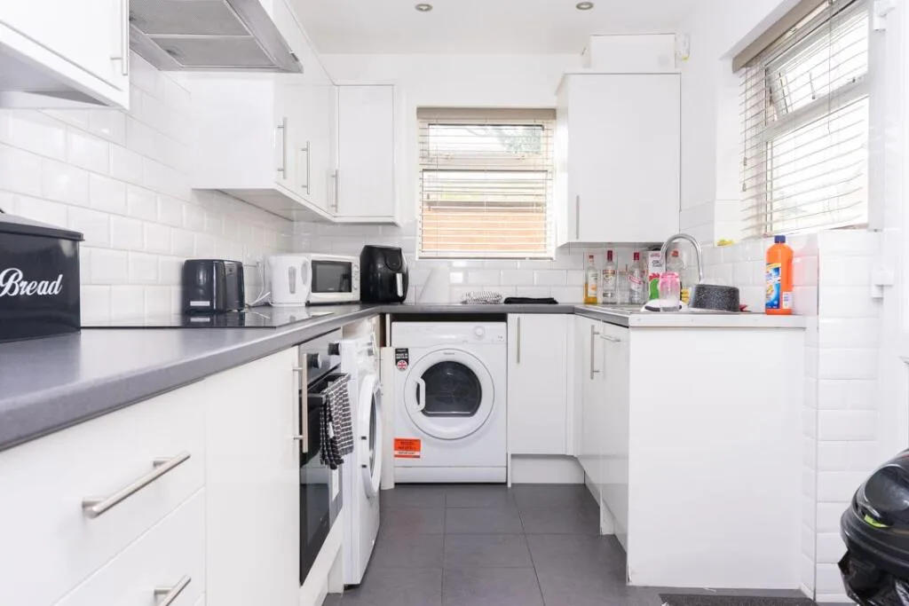 5 bedroom terraced house for rent