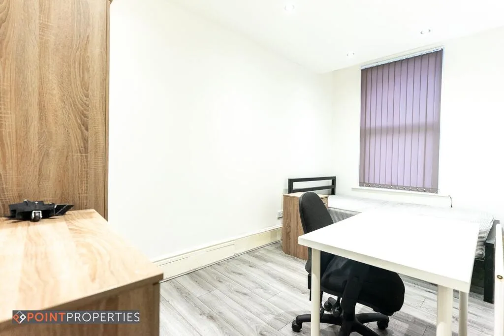 8 bedroom terraced house for rent