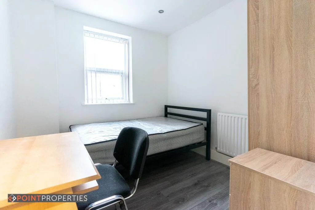 8 bedroom terraced house for rent