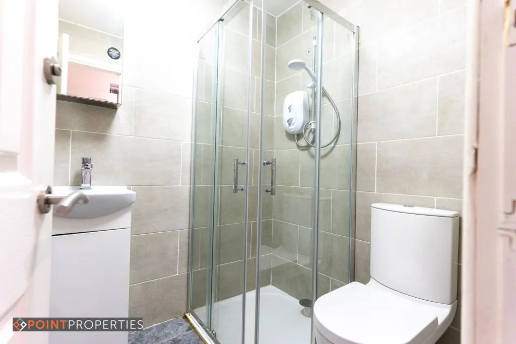 8 bedroom terraced house for rent
