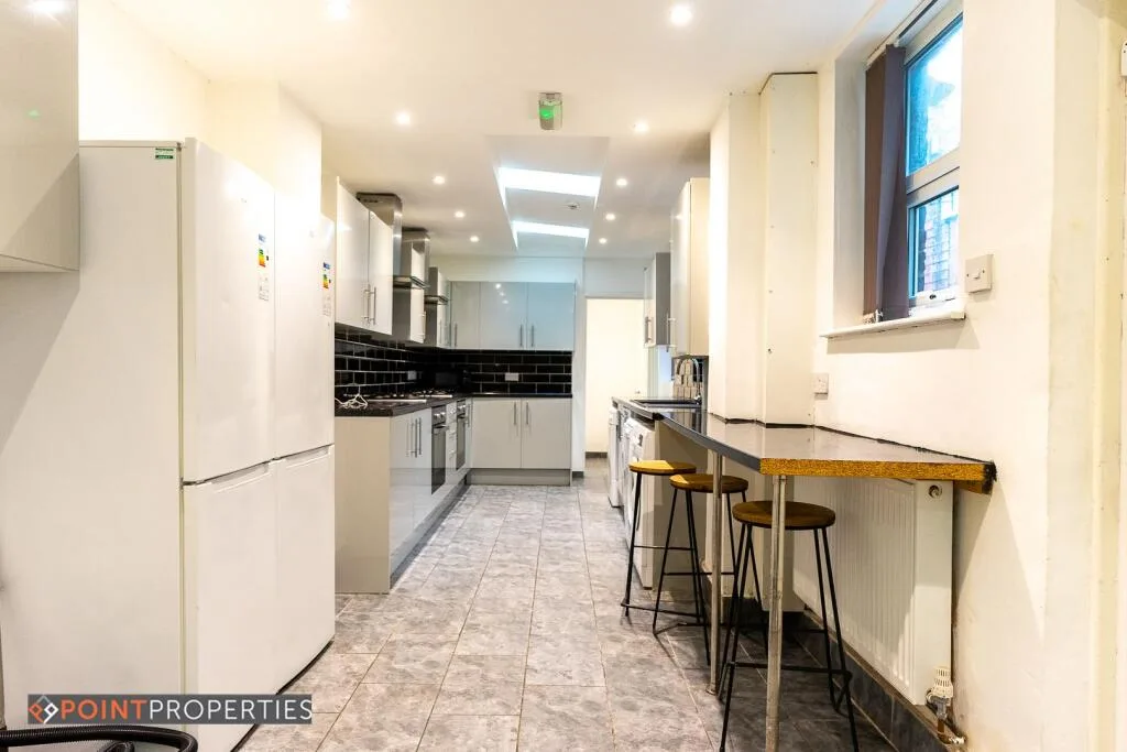 8 bedroom terraced house for rent
