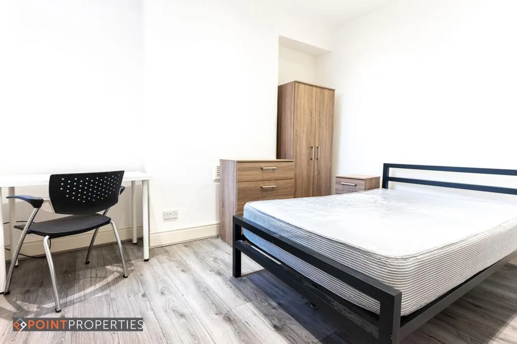 8 bedroom terraced house for rent