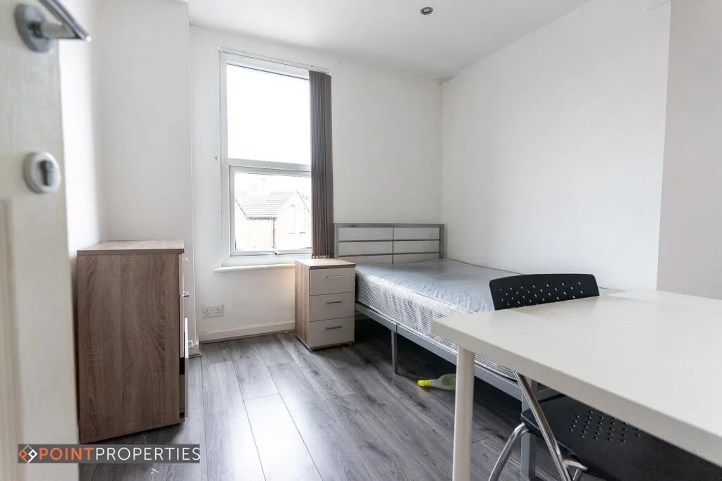 8 bedroom terraced house for rent