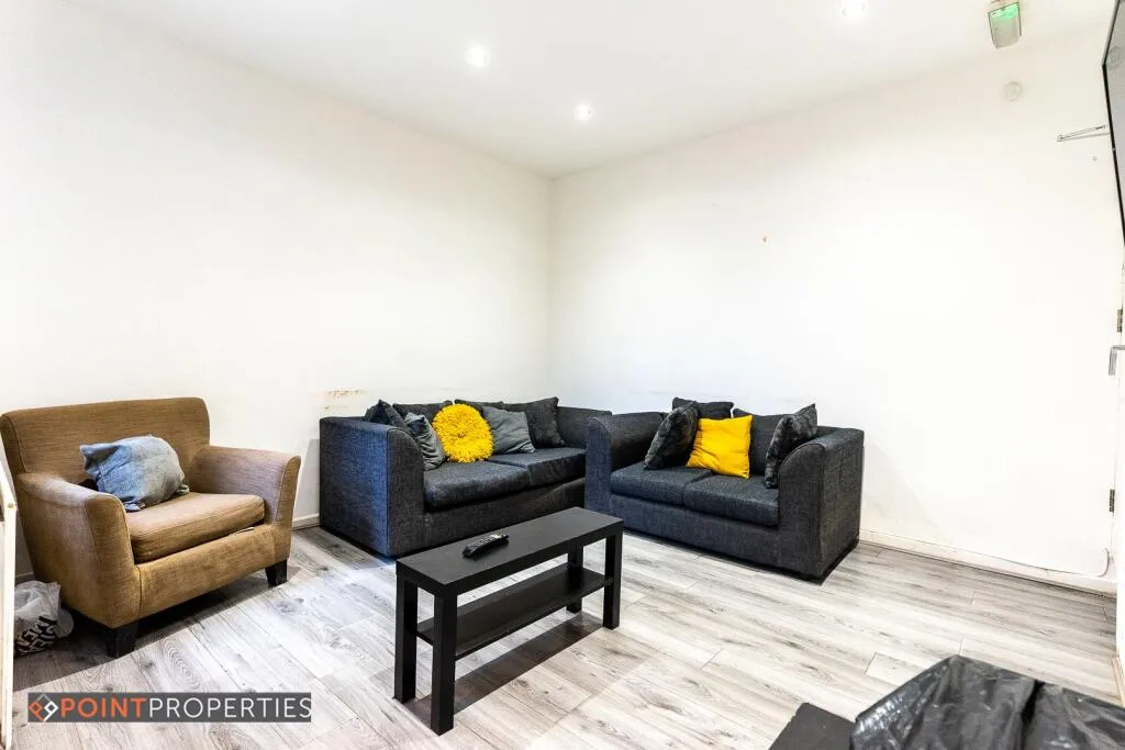 8 bedroom terraced house for rent