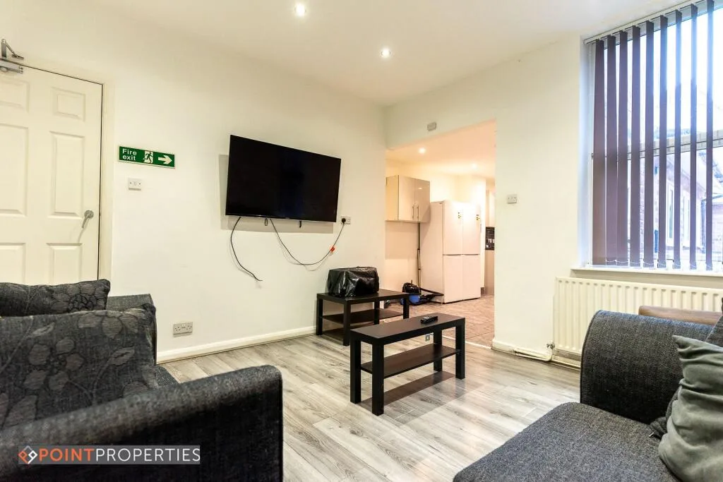 8 bedroom terraced house for rent