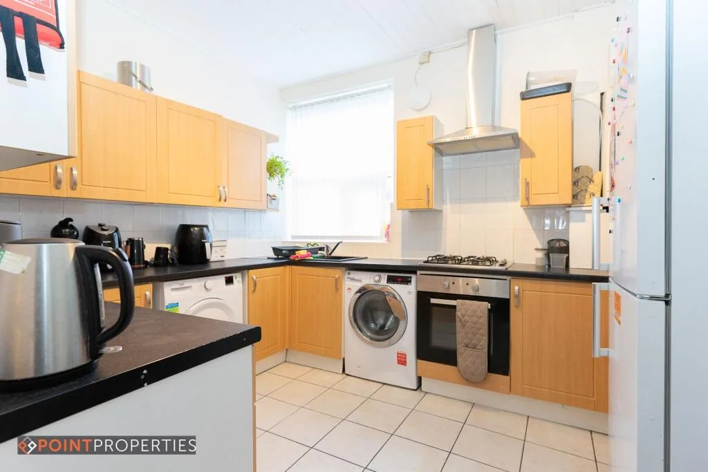6 bedroom terraced house for rent