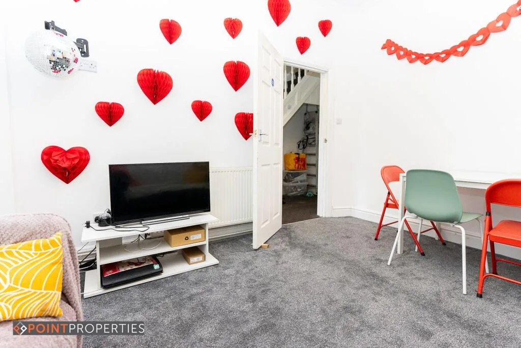 5 bedroom terraced house for rent