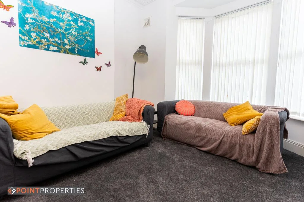 5 bedroom terraced house for rent