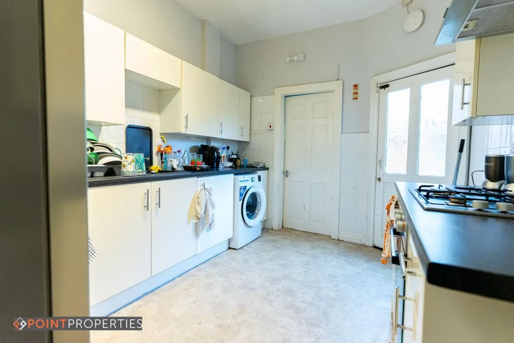 5 bedroom terraced house for rent