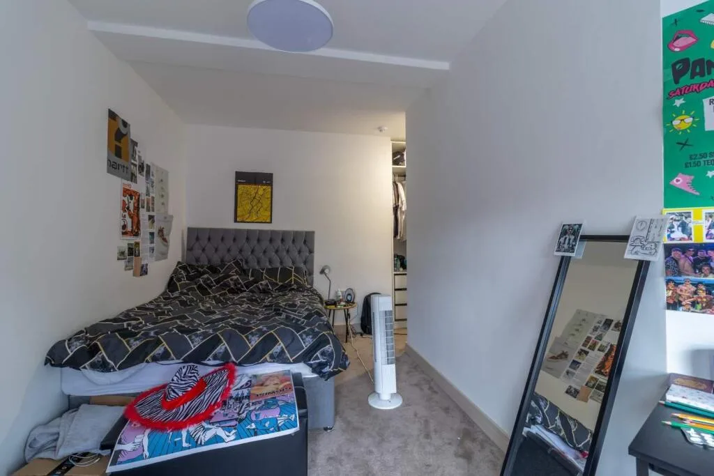 6 bedroom semi-detached house for rent