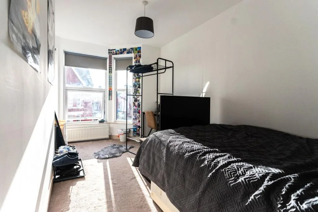 6 bedroom semi-detached house for rent
