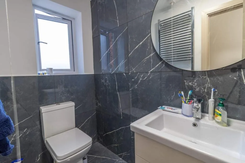 6 bedroom semi-detached house for rent