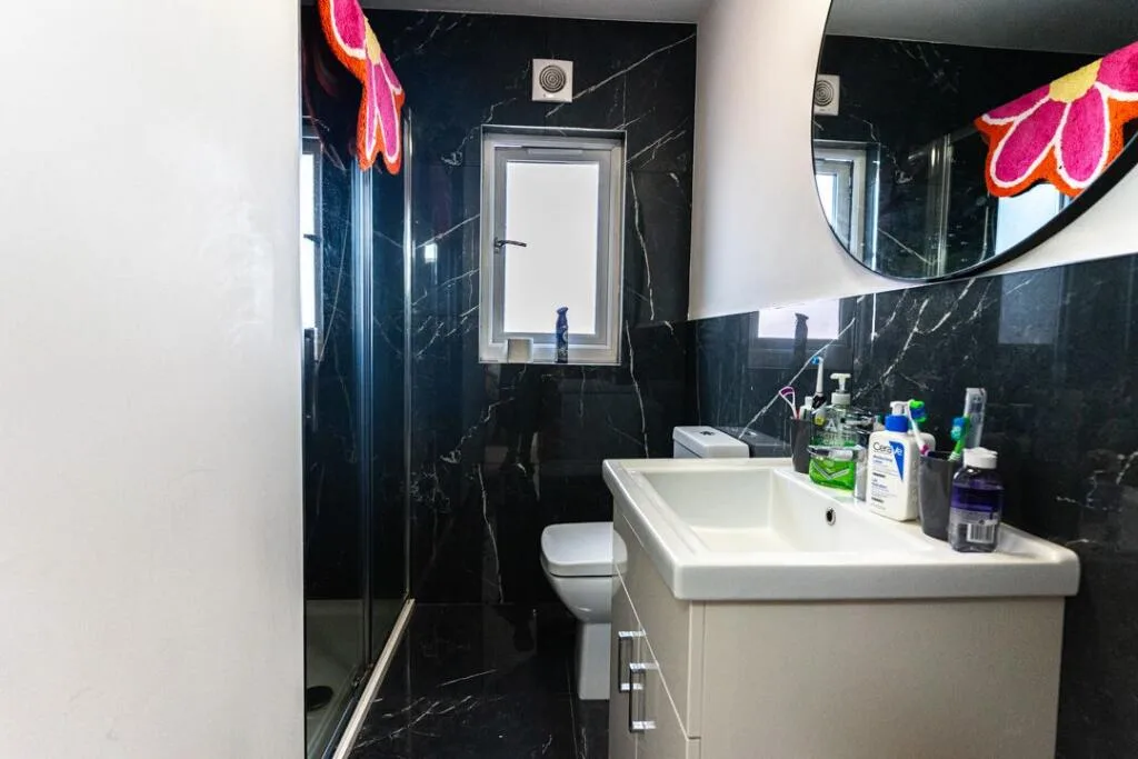 6 bedroom semi-detached house for rent