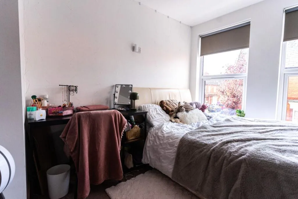6 bedroom semi-detached house for rent