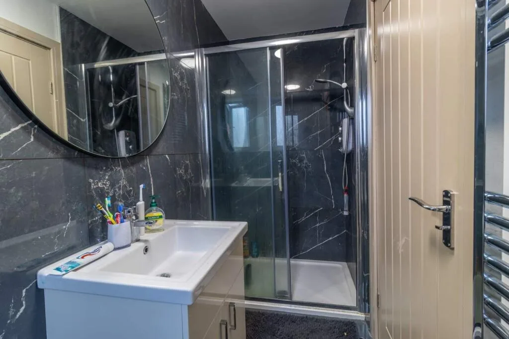 6 bedroom semi-detached house for rent