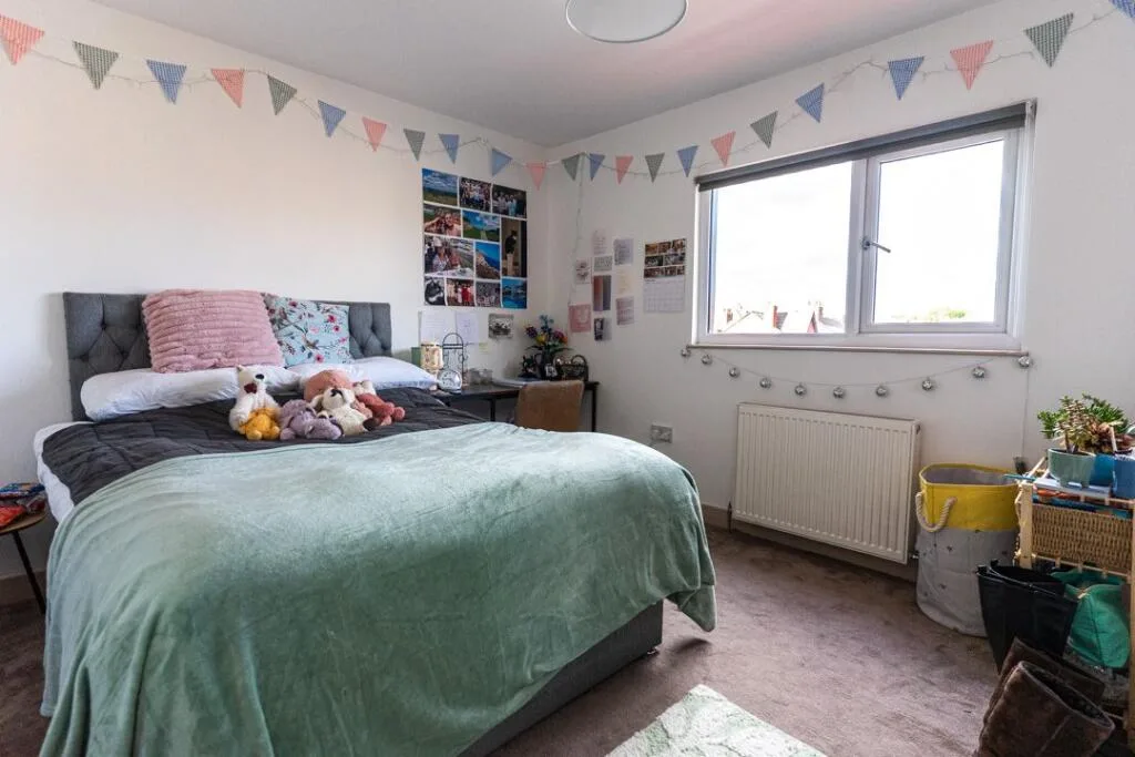 6 bedroom semi-detached house for rent