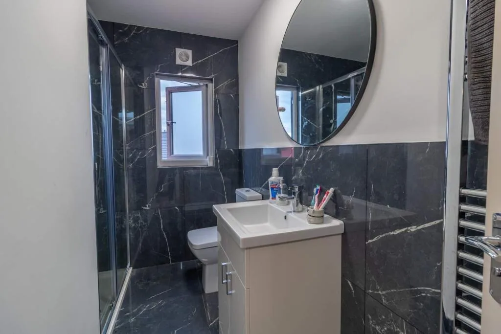 6 bedroom semi-detached house for rent