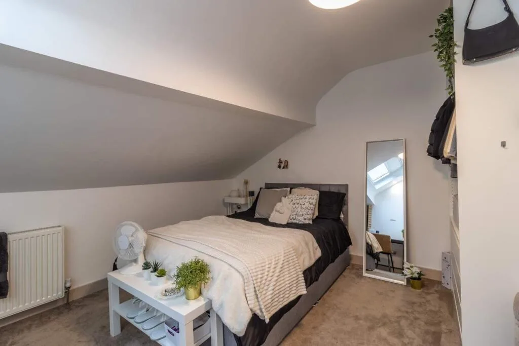 6 bedroom semi-detached house for rent