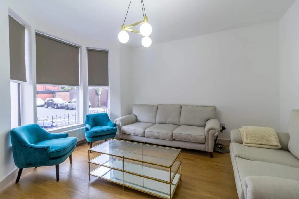 6 bedroom semi-detached house for rent