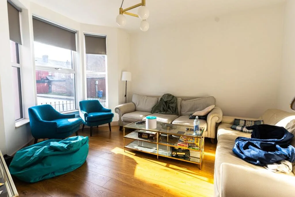 6 bedroom semi-detached house for rent