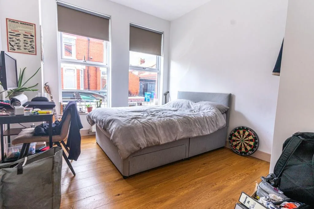 6 bedroom semi-detached house for rent