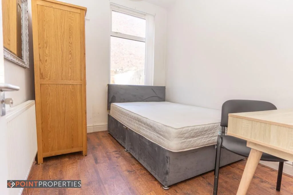 5 bedroom terraced house for rent