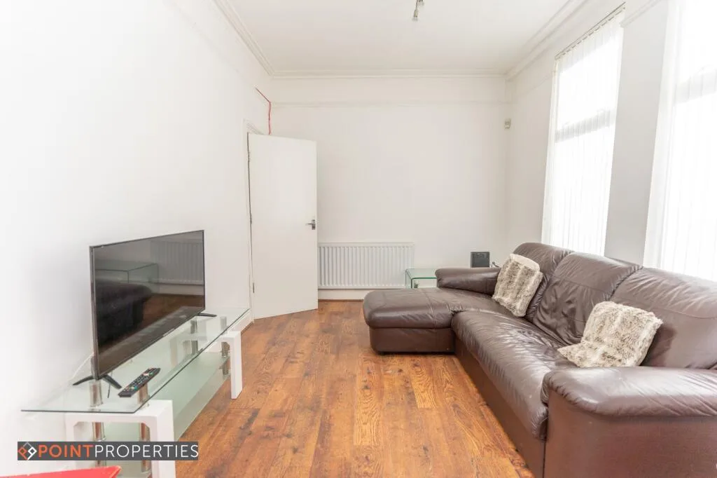 5 bedroom terraced house for rent