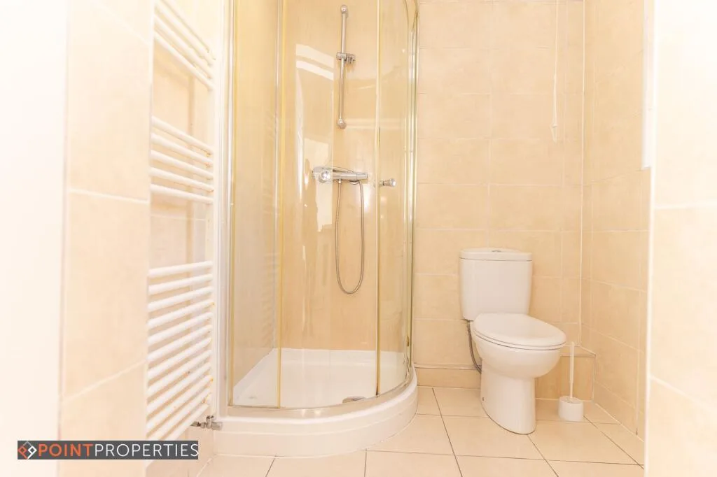 5 bedroom terraced house for rent