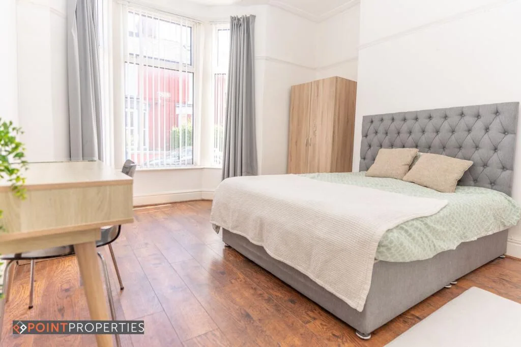 5 bedroom terraced house for rent