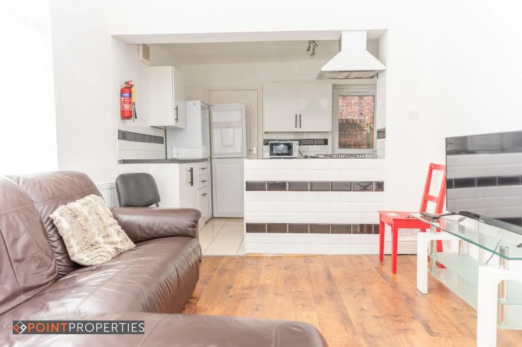 5 bedroom terraced house for rent