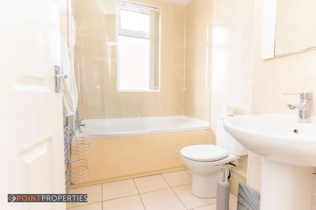5 bedroom terraced house for rent