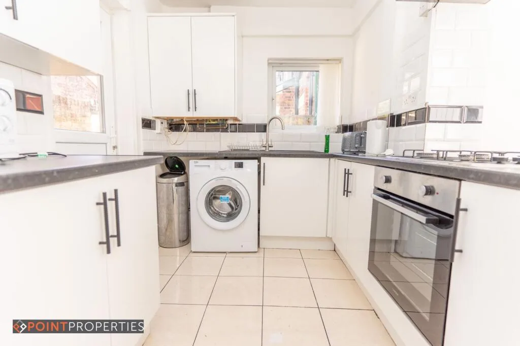 5 bedroom terraced house for rent