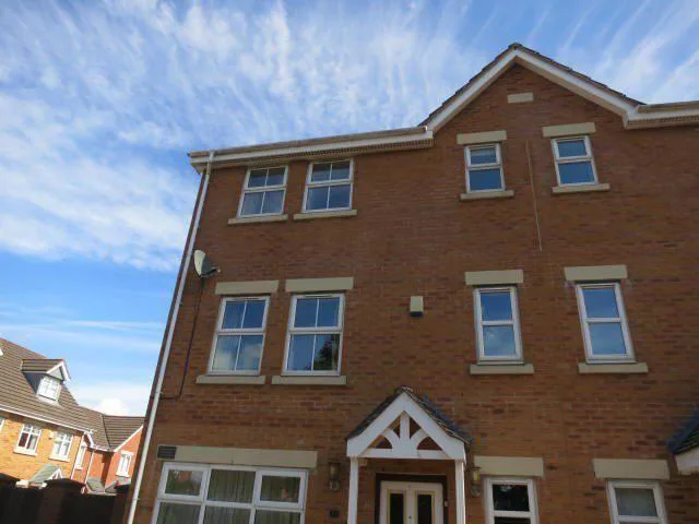 4 bedroom terraced house for rent
