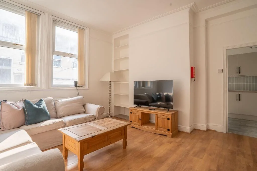 5 bedroom flat for rent