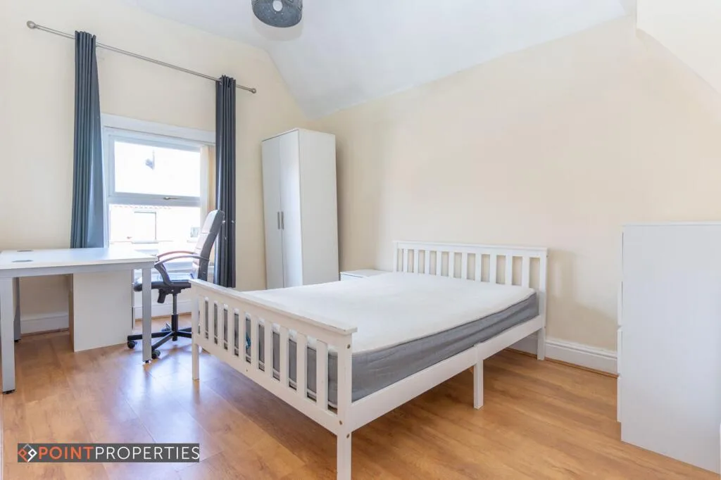 5 bedroom flat for rent