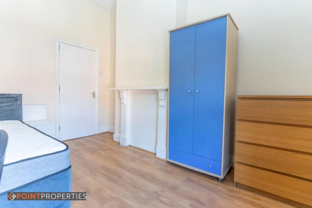 5 bedroom flat for rent