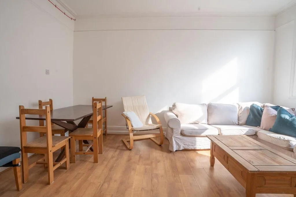 5 bedroom flat for rent